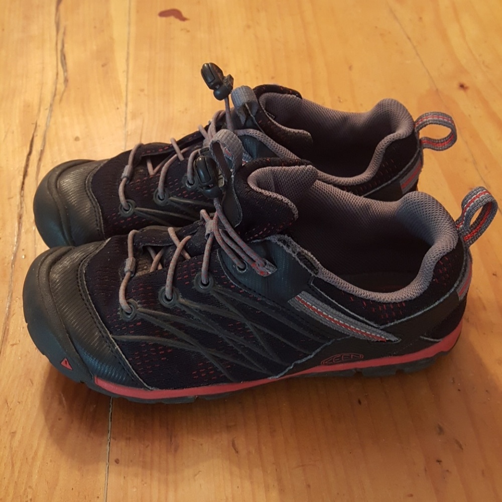 Keen youth shoes